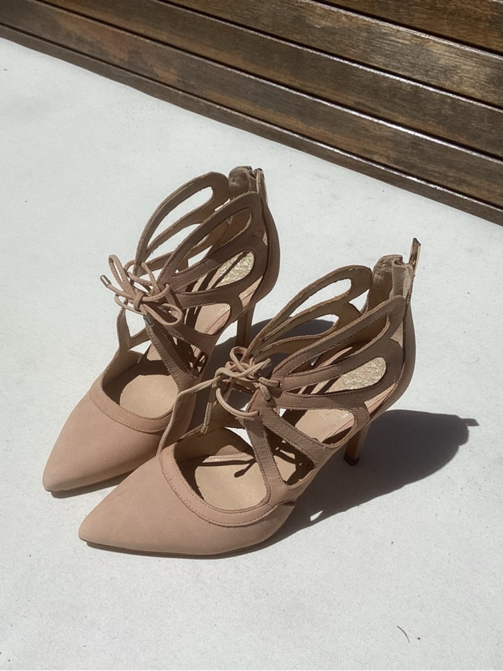 Vince Camuto Women's Nude Pointed-Toe Lace-Up Heels size 7.5